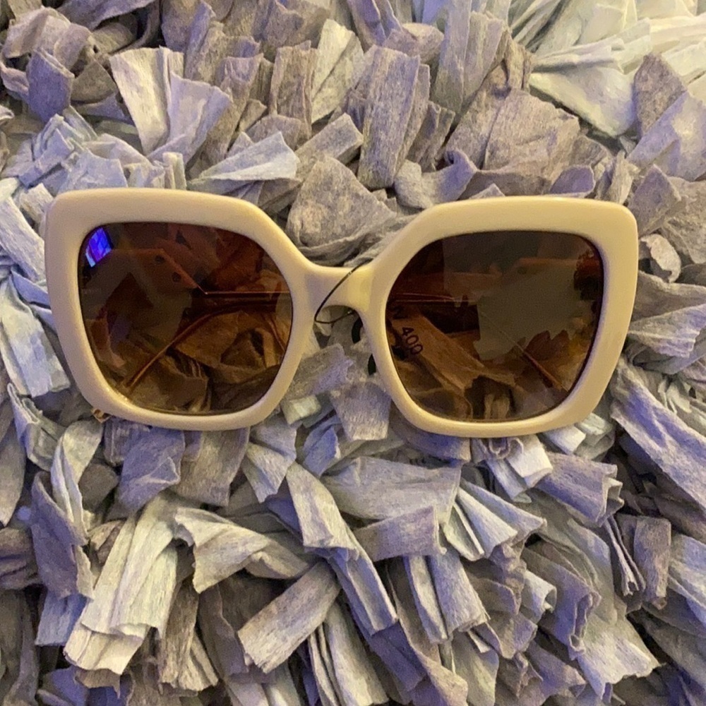 Sunglasses. Square Acrylic Frame. Cream